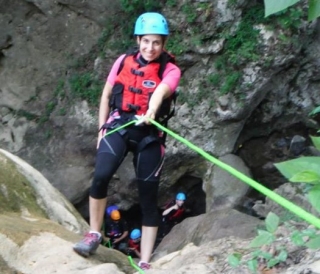  wall rappelling 